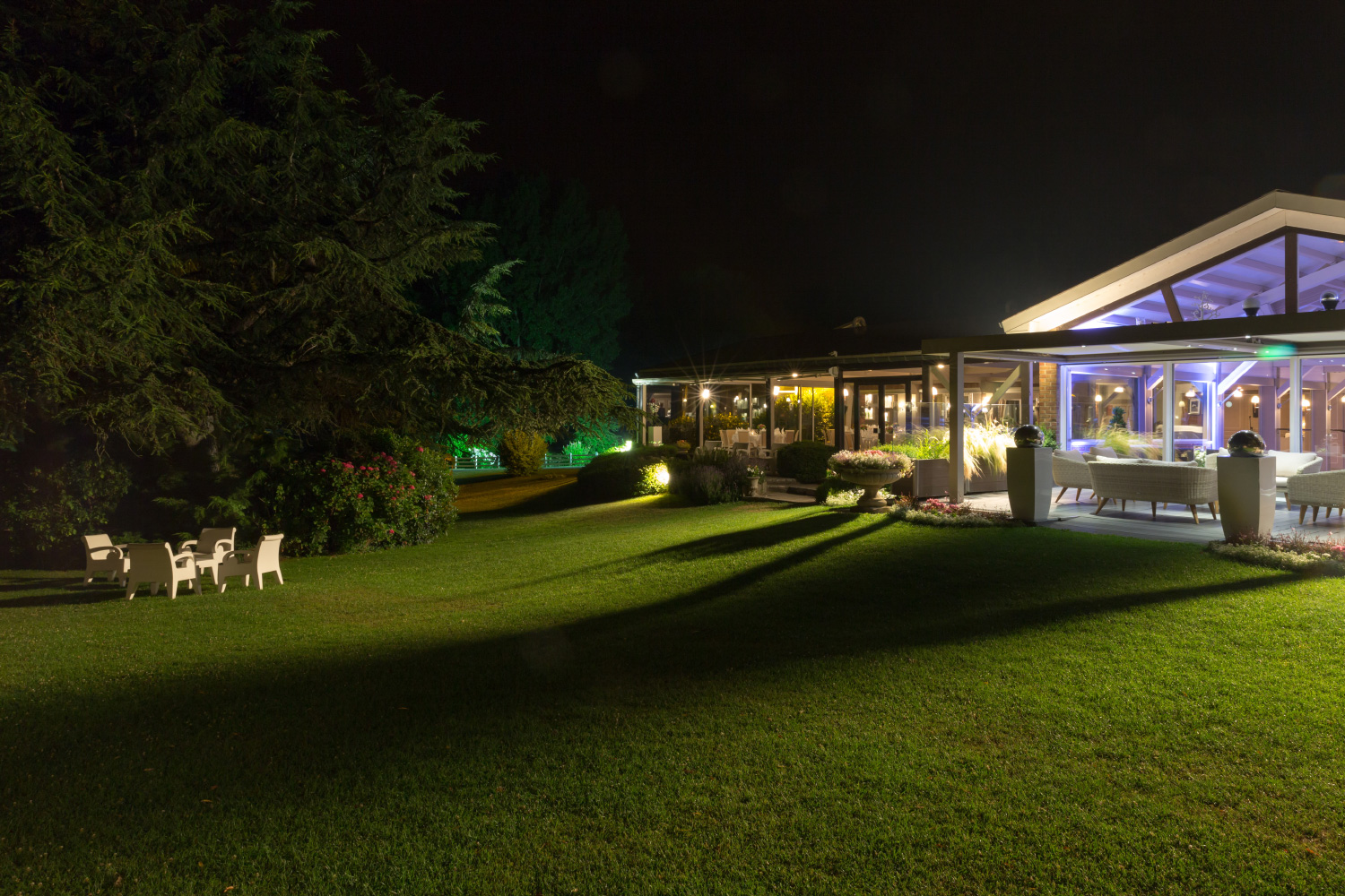 Exterieur illuminé du Domaine de la Chanterelle pour vos évenements d'entreprise